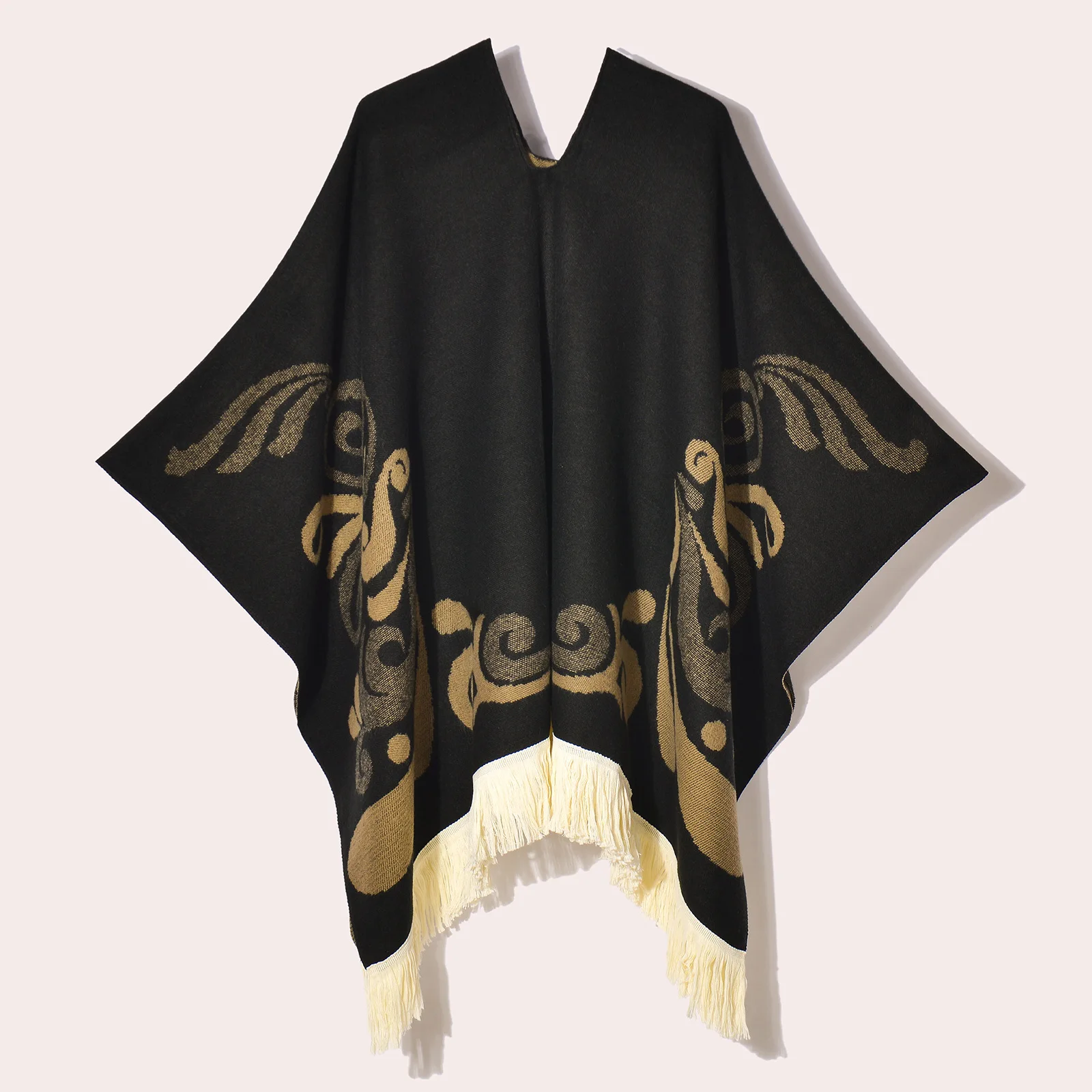 Poncho d’Hiver à Capuche Noir et Beige Style Ethnique – Cape Jacquard Chaude avec Franges pour Femme et Homme