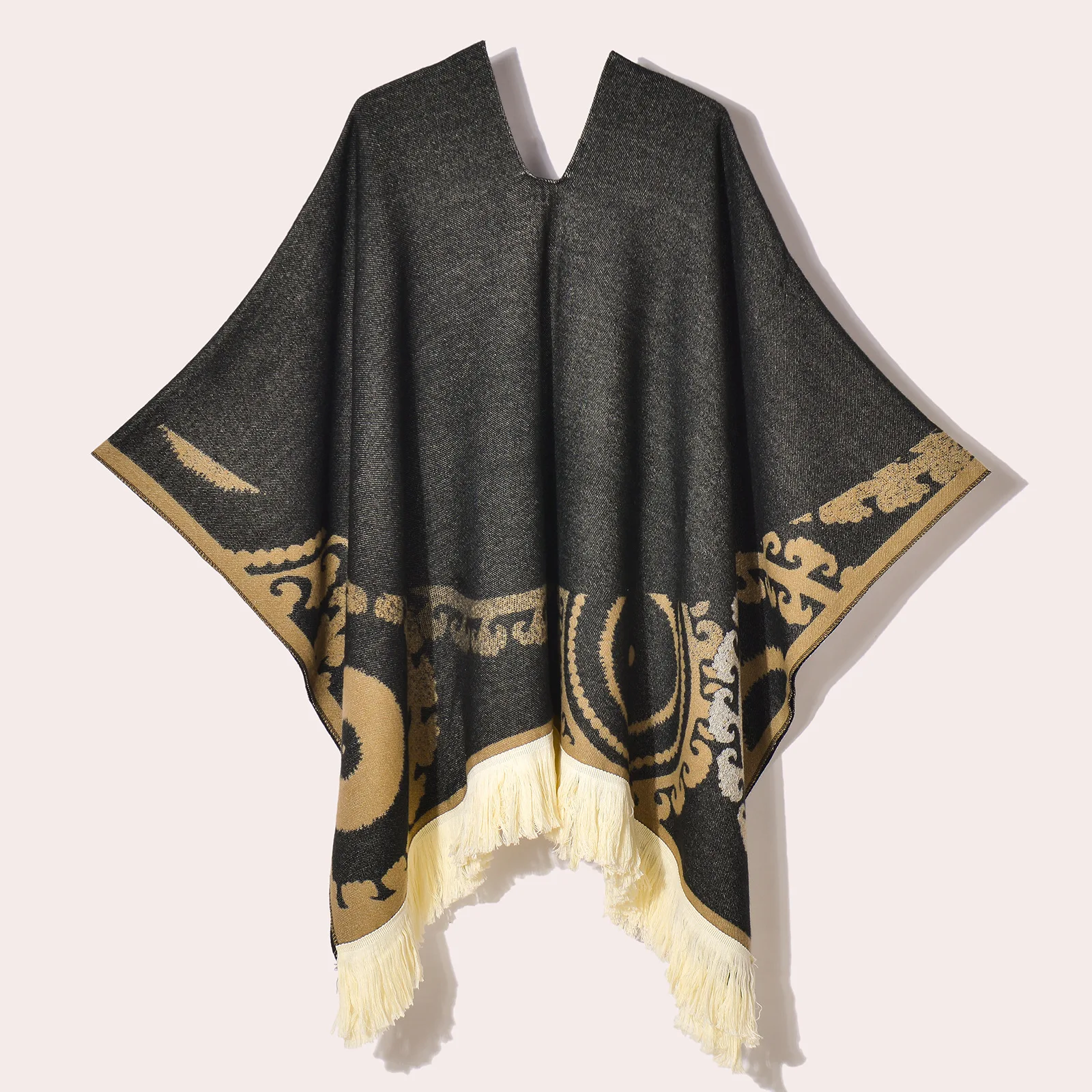 Poncho d’Hiver à Capuche Gris foncé et Beige Style Ethnique – Cape Jacquard Chaude avec Franges pour Femme et Homme