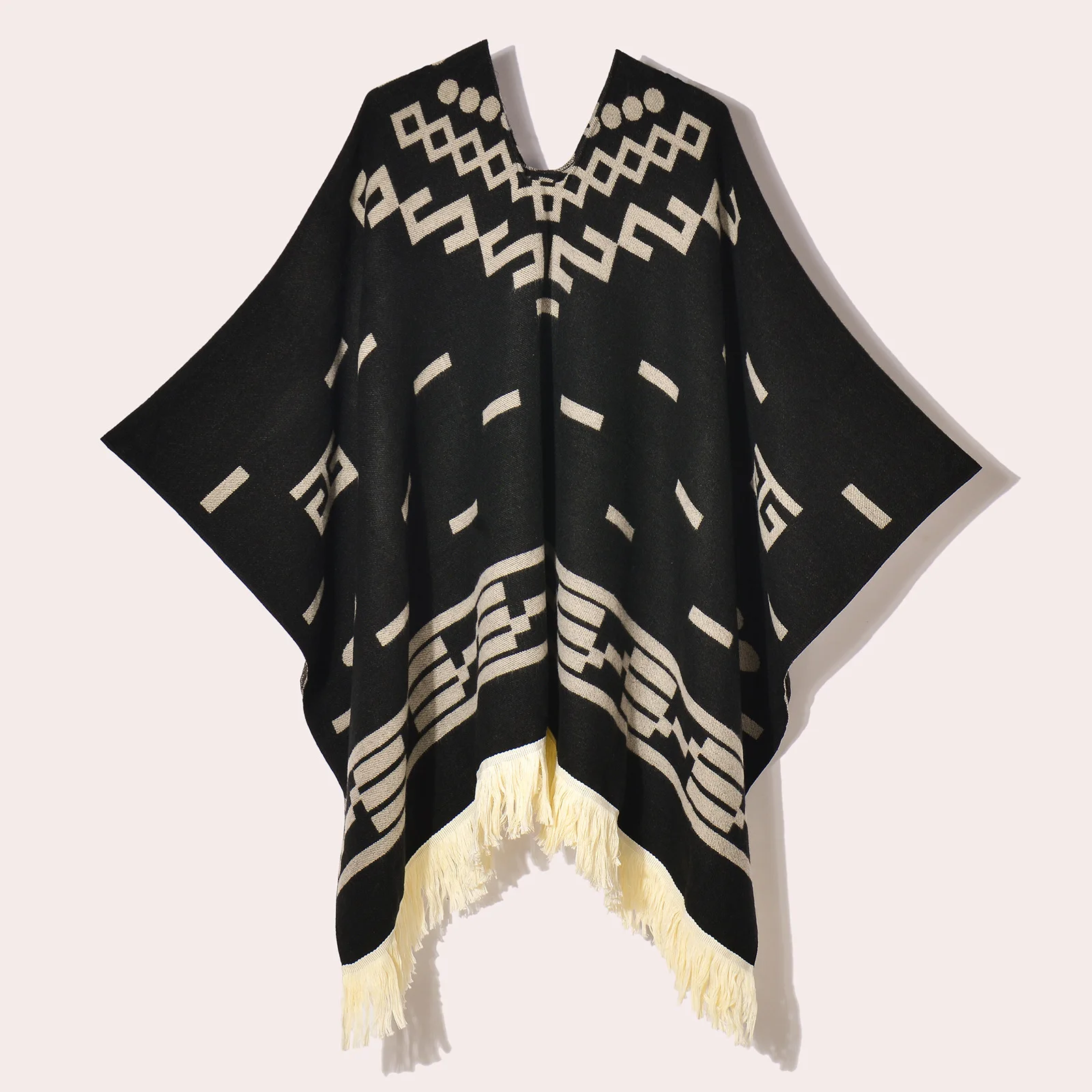 Poncho Noir Homme Ethnique à Motifs Géométriques – Maille Épaisse Style Nomade