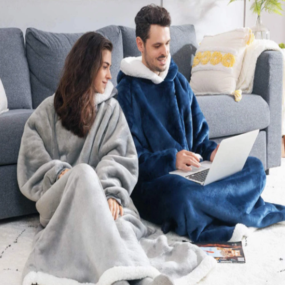 Poncho Polaire Géant Gris à Capuche – Sweat Plaid Oversize Ultra Chaud pour Homme et Femme – Image 2