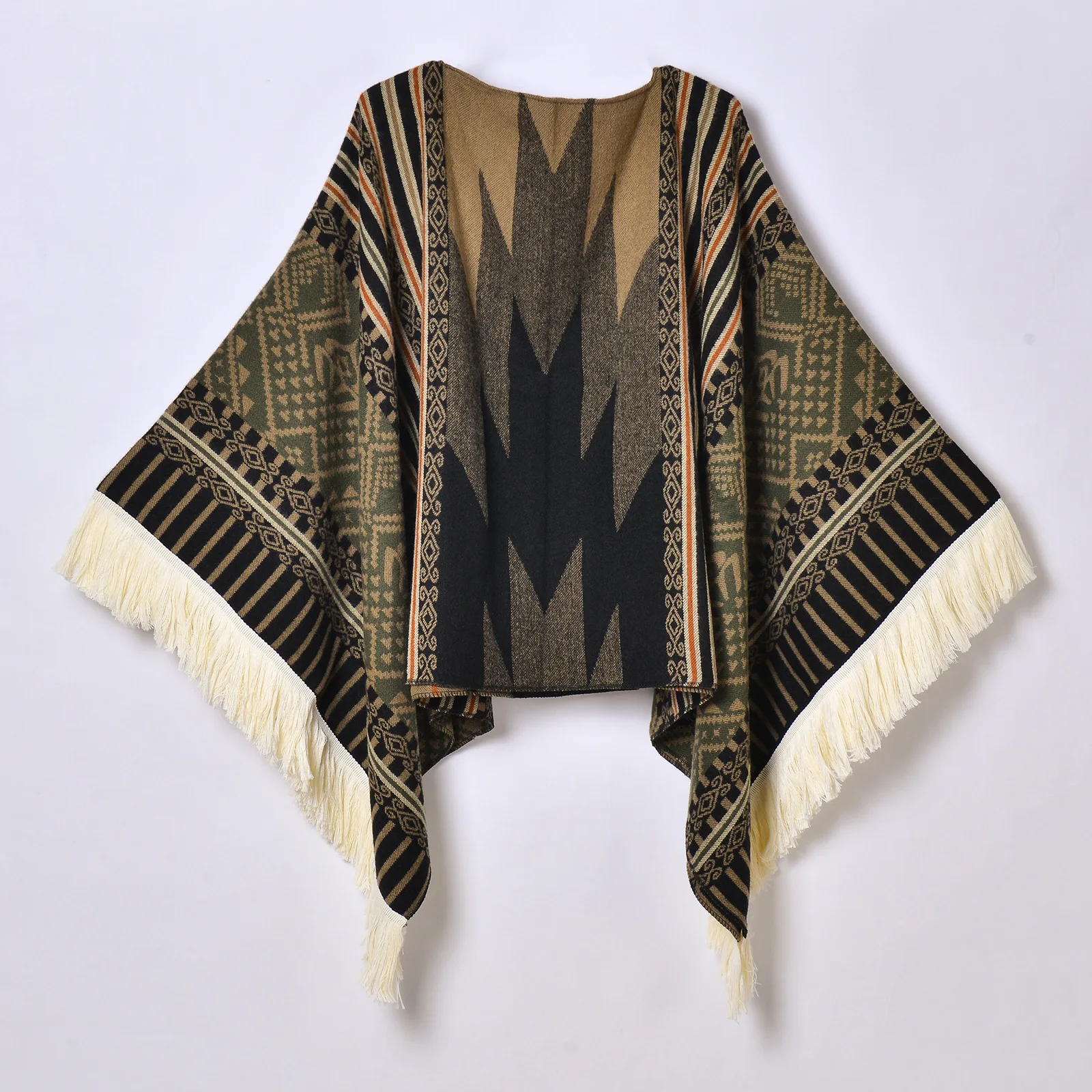 Poncho d’Hiver à Capuche Beige et Noir Style Ethnique – Cape Jacquard Chaude avec Franges pour Femme et Homme