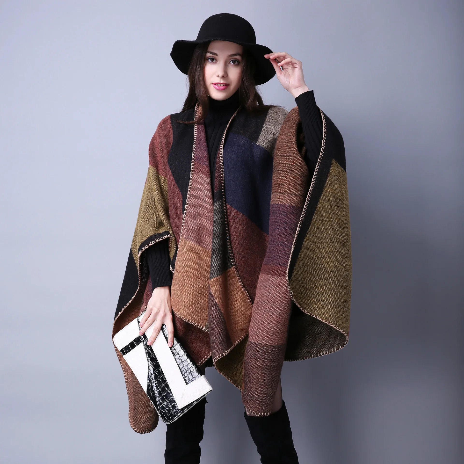 Poncho Cape Marron Épais d’Hiver à Carreaux – Châle Doux en Polaire pour Femme, Coupe Ample et Ouverte – Image 4