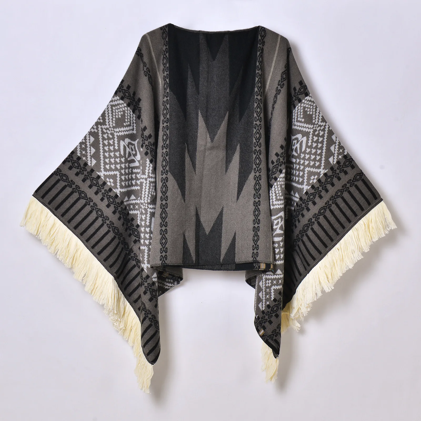 Poncho d’Hiver à Capuche Gris et Blanc Style Ethnique – Cape Jacquard Chaude avec Franges pour Femme et Homme