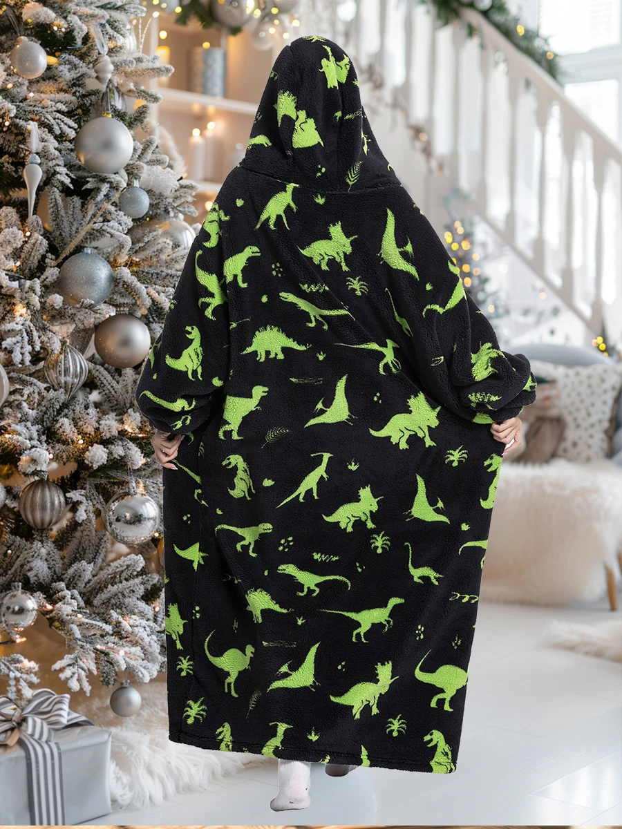 Poncho Couverture Oversize Noir et Dinausore en Polaire Sherpa – Sweat à Capuche Ultra Chaud pour Adulte – Image 4