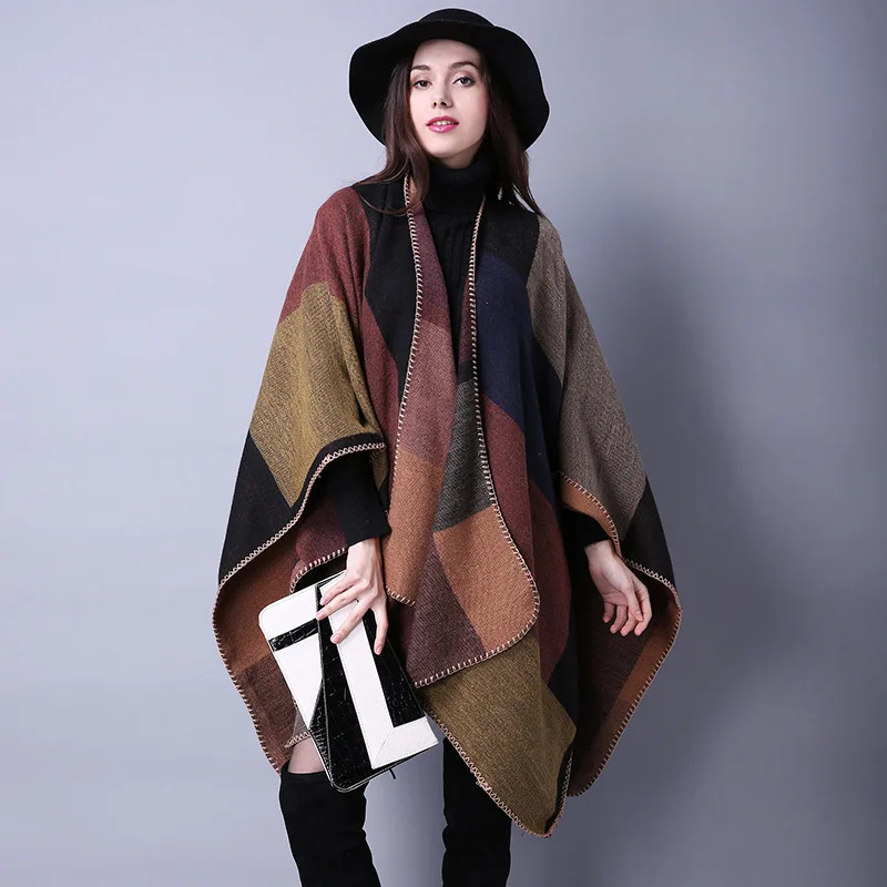 Poncho Cape Marron Épais d’Hiver à Carreaux – Châle Doux en Polaire pour Femme, Coupe Ample et Ouverte – Image 3