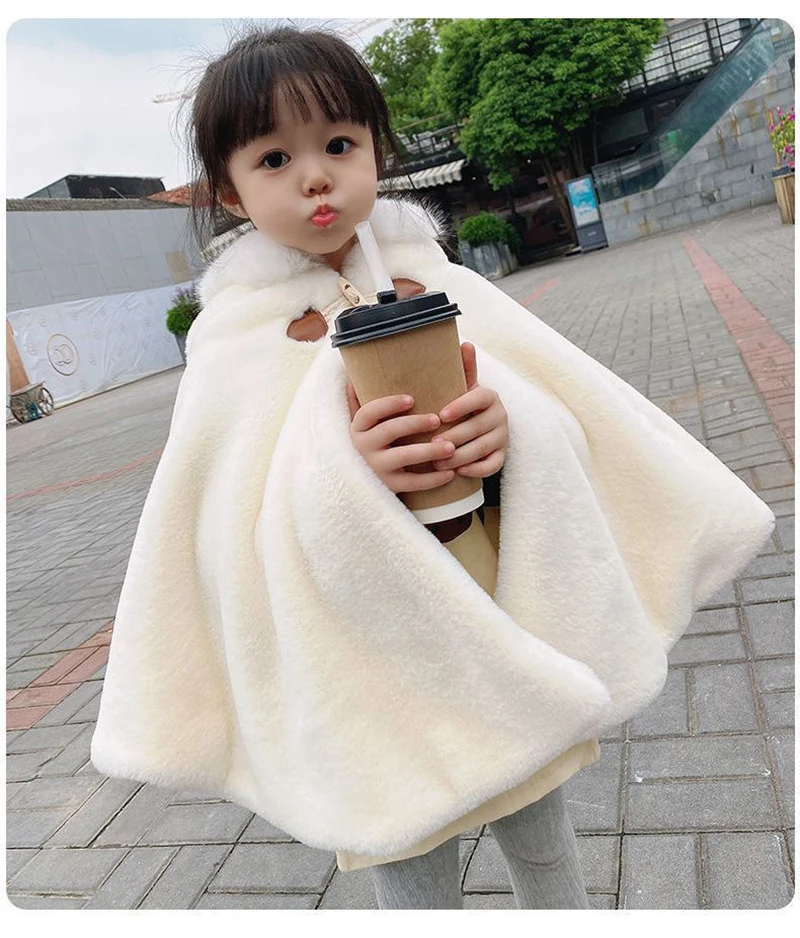 Cape d’hiver bébé fille Blanche en fausse fourrure avec capuche – manteau chaud 1 à 7 ans – Image 2