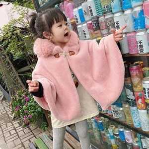 Cape d’hiver bébé fille Rose en fausse fourrure avec capuche – manteau chaud 1 à 7 ans